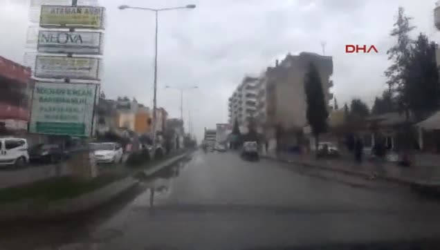 Şanlıurfa Akçakale'de askeri araç sele kapıldı-1