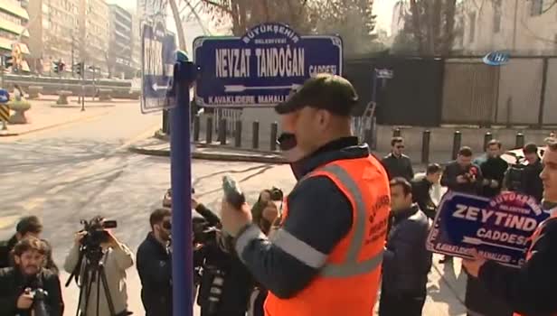 ABD Büyükelçiliği önündeki caddeye "Zeytin Dalı" tabelası asıldı