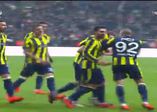 Volkan Demirel golden sonra tribünlere koştu! Hakem...