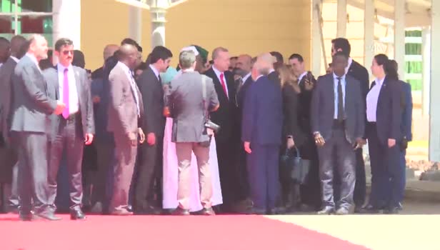 Cumhurbaşkanı Erdoğan Senegal’den resmi törenle uğurlandı
