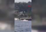 Boğazda gemi yalıya çarptı