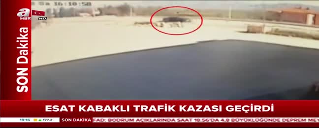 Esat Kabaklı trafik kazası geçirdi!