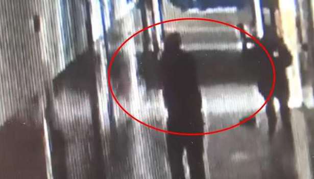 Polis memuru veli okul müdiresi ve öğretmeni silahla yaraladı